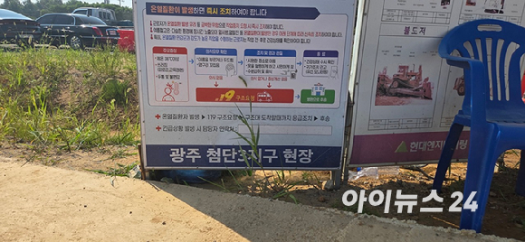 이재명 대통령과 이재용 삼성전자 회장, 최태원 SK그룹 회장이 29일 청와대에서 열린 3대 메가프로젝트 국민보고회에서 기업 투자 발표 후 기념촬영을 하고 있다. 2026.6.29 [사진=청와대통신사진기자단]