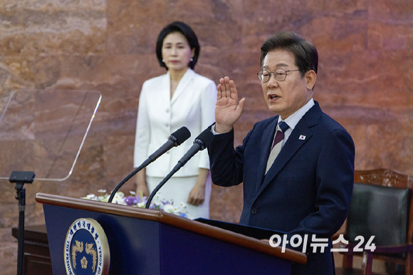 이재명 대통령이 6월4일 국회 본청 로텐더홀에서 열린 제21대 대통령 취임사를 하고 있다. [사진=국회시잔취재단]