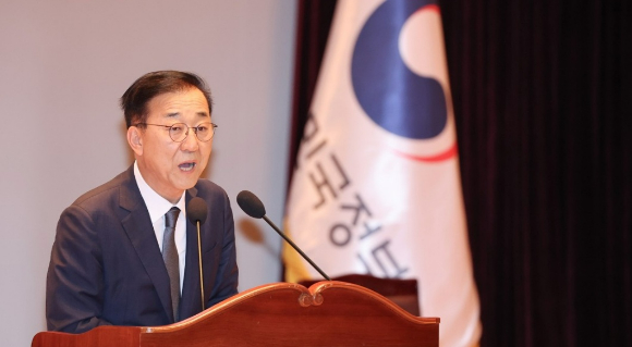 김윤덕 신임 국토교통부 장관이 31일 정부세종청사 대강당에서 열린 취임식에서 취임사를 하고 있다. 2025.7.31 [사진=연합뉴스 ]