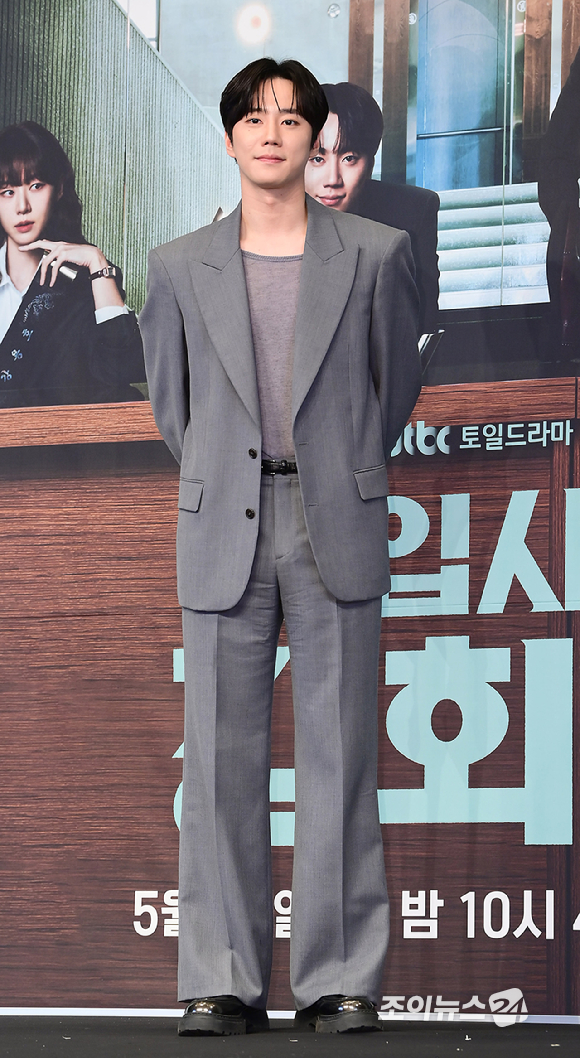 배우 이준영이 28일 오후 서울 구로구 신도림동 더링크서울 트리뷰트 포트폴리오 호텔에서 열린 JTBC 새 토일드라마 '신입사원 강회장' 제작발표회에 참석하고 있다. [사진=정소희 기자]