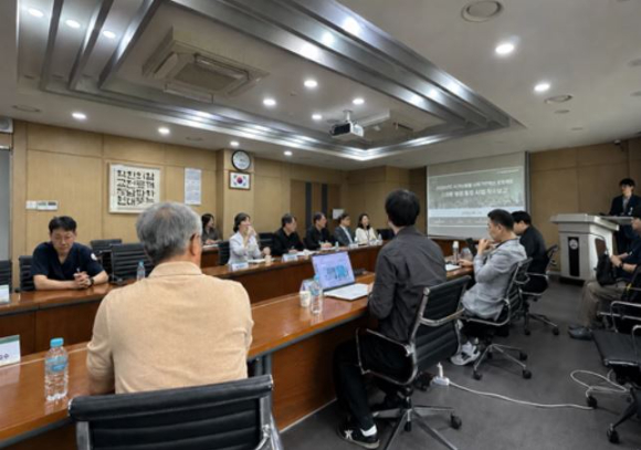 실감미디어 기업 파모즈 최근 전남대학교병원에서 'AI 가상융합 사회기반혁신 프로젝트-스마트 병원동행 AI 앱' 착수보고회가 열렸다고 3일 밝혔다. [사진=파모즈]