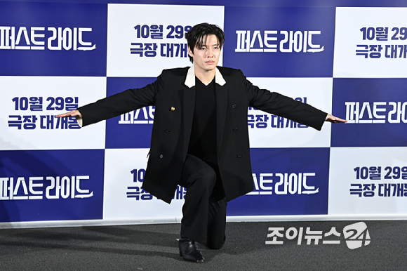 배우 강하늘이 25일 서울 용산구 CGV 용산아이파크몰점에서 열린 영화 '퍼스트 라이드'(감독 남대중) 제작보고회에 참석해 포즈를 취하고 있다. [사진=문수지 기자]