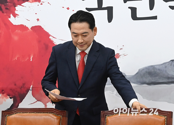 장동혁 국민의힘 대표가 5일 서울 여의도 국회에서 열린 최고위원회의에 참석하고 있다. [사진=곽영래 기자]