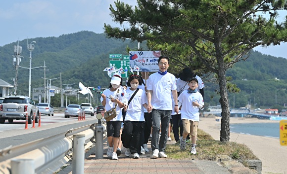 2024학년도 '호국길 걷기'에 참여하고 있다. [사진=경북교육청]