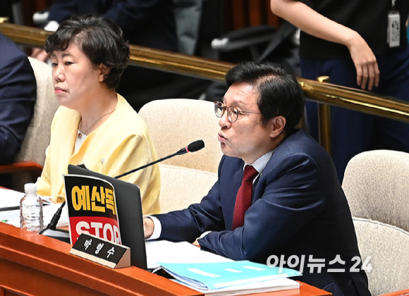 한병도 예결위원장이 30일 서울 여의도 국회에서 열린 예산결산특별위원회 전체회의에서 발언하고 있다. [사진=곽영래 기자]
