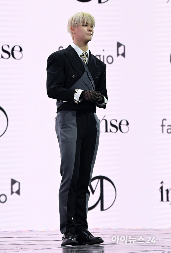 그룹 '아스트로' 멤버 문빈(25)이 지난 19일 세상을 떠난 뒤 고인이 사망 직전 "사실 많이 힘들었다"는 사실을 팬들한테 고백한 것으로 알려지면서 안타까움을 더하고 있다. [사진=판타지오]