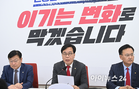 송언석 국민의힘 원내대표가 15일 서울 여의도 국회에서 현안관련 기자간담회를 하고 있다. [사진=곽영래 기자]