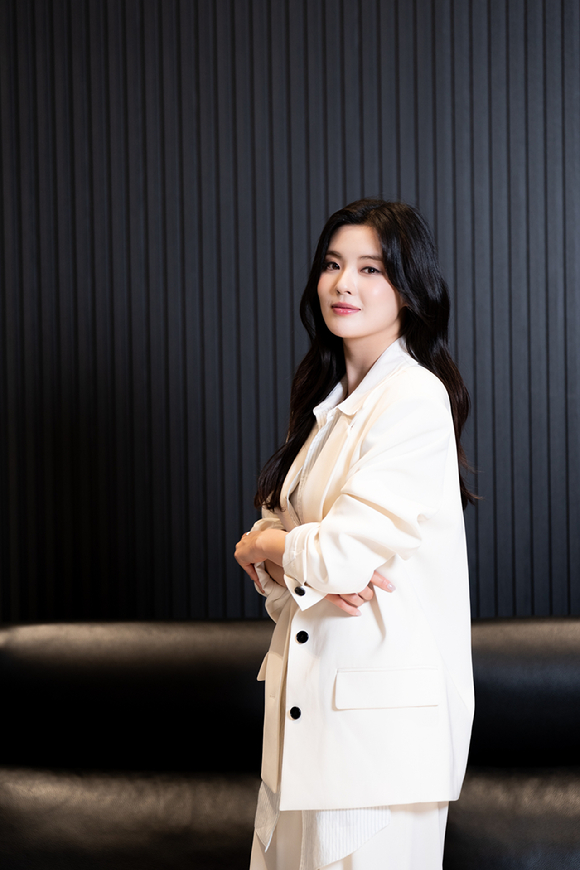 배우 이선빈이 영화 '노이즈' 인터뷰에 앞서 포즈를 취하고 있다. [사진=(주)바이포엠스튜디오)]