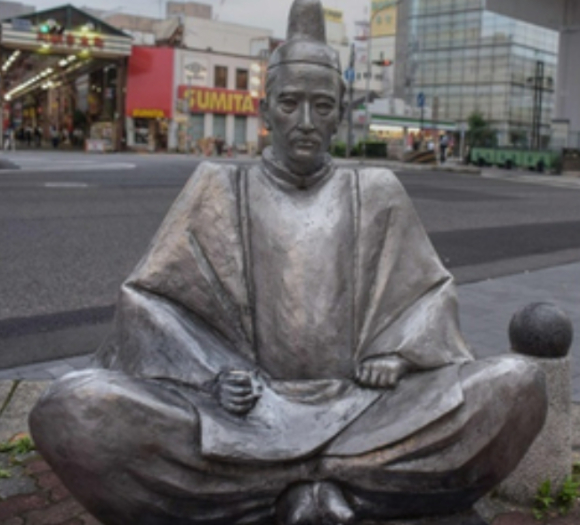 사진은 해당 동상. [사진=X 갈무리]