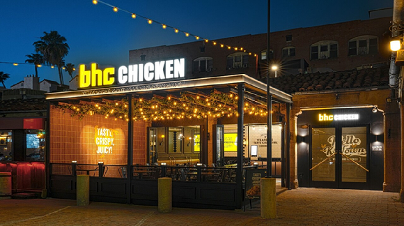 bhc 해외 매장. [사진=다이닝브랜즈그룹]