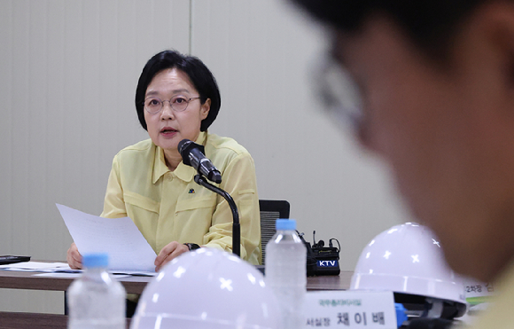 한성숙 국무총리가 19일 인천 계양구 3기신도시 인천계양지구 주택공급 현장을 방문, 발언하고 있다. [사진=연합뉴스]