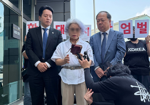 '얼차려 훈련병 사망사건' 피의자인 강모 중대장이 지난해 6월 21일 오전 영장실질심사를 마친 뒤 나오고 있다. [사진=MBC보도화면 캡처]