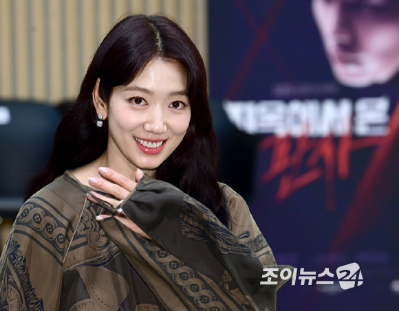 배우 박신혜가 19일 오후 서울 양천구 목동 SBS 사옥에서 진행된 SBS 금토드라마 '지옥에서 온 판사' 제작발표회에 참석하고 있다. [사진=정소희 기자]