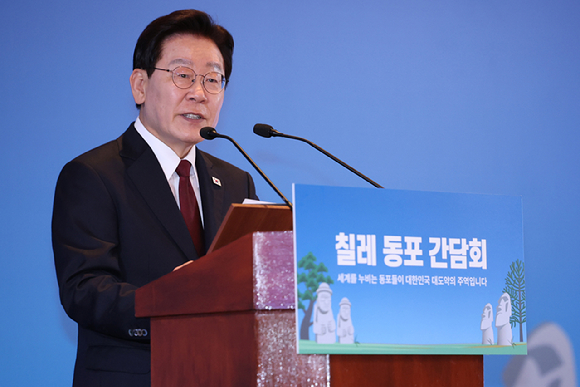 이재명 대통령이 29일(현지시간) 칠레 산티아고 한 호텔에서 열린 동포 만찬간담회에서 인사말을 하고 있다. 2026.7.30 [사진=연합뉴스]