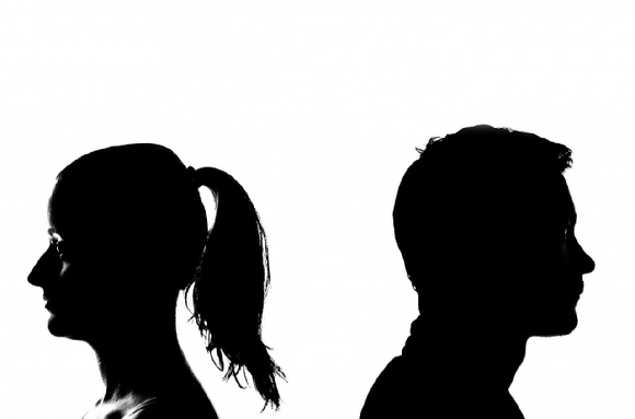 오랜 기간 외도를 한 남편과 결국 이혼 소송을 하게 됐다는 한 여성이 사연이 전해졌다. 본 기사와 무관한 이미지. [사진=픽사베이]