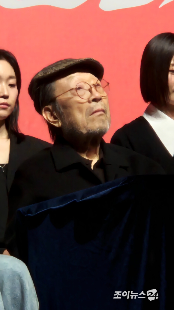 [종합] 90세 신구로 시작된 '불란서금고'⋯"살아 숨쉬고 있으니 계속 연기"