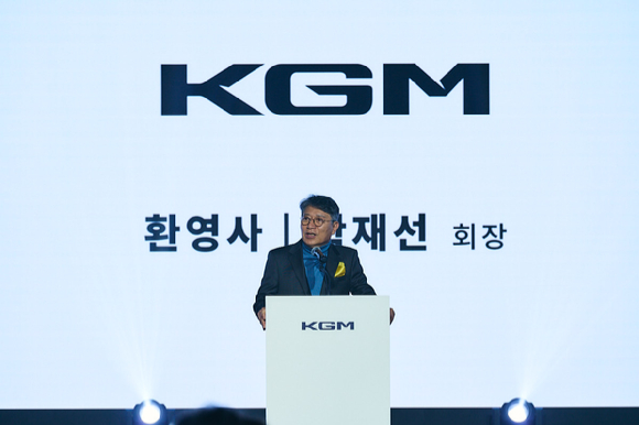 KGM이 5일 경기도 평택 본사에서 '무쏘 EV'를 공개하고 있다. [사진=KG모빌리티]