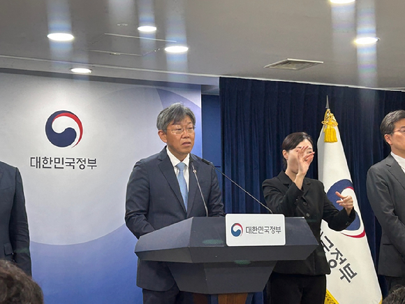 김이탁 국토교통부 제1차관이 16일 정부서울청사에서 제1차 주택공급 정례브리핑을 하고 있다.[사진=도수화 기자] 