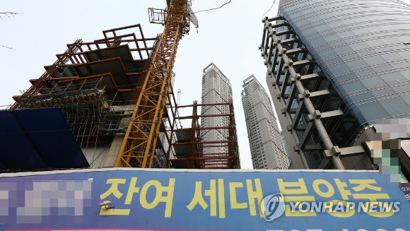 서울역에서 출근길 시민들이 이동하고 있다. [사진=연합뉴스]