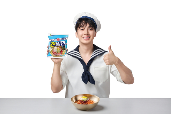 오뚜기 진밀면 모델 개그맨 허경환. [사진=오뚜기]