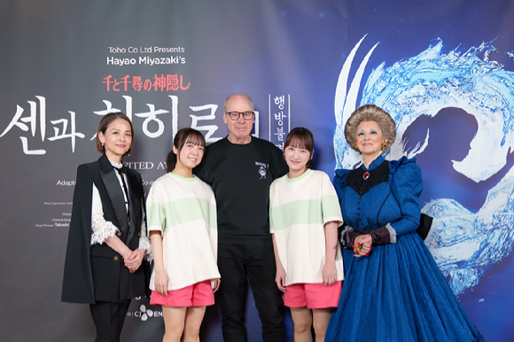 '센과 치히로의 행방불명' 미디어콜에 참석한 카미시라이시 모네와 카와에이 리나, 나츠키 마리 [사진=CJ ENM ]