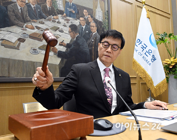 이창용 한국은행 총재가 29일 서울 중구 한국은행에서 열린 금융통화위원회를 주재하고 있다. [사진=곽영래 기자]