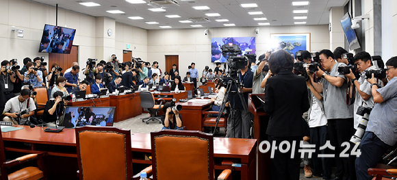 이진숙 사회부총리 겸 교육부 장관 후보자가 16일 오전 서울 여의도 국회 교육위원회에서 열린 인사청문회에서 모두발언을 하고 있다. [사진=곽영래 기자]