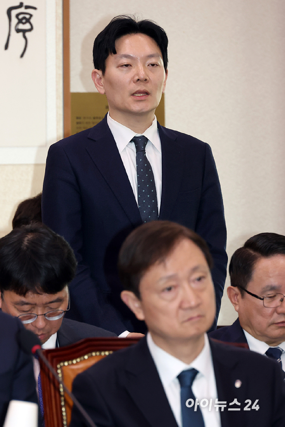'쌍방울 대북 송금' 의혹 사건의 수사 책임자인 박상용 인천지검 부부장검사가 3일 서울 여의도 국회에서 열린 윤석열 정권 정치검찰 조작기소 의혹사건 진상규명 국정조사 특별위원회 전체회의에서 발언을 하고 있다. [사진=곽영래 기자]