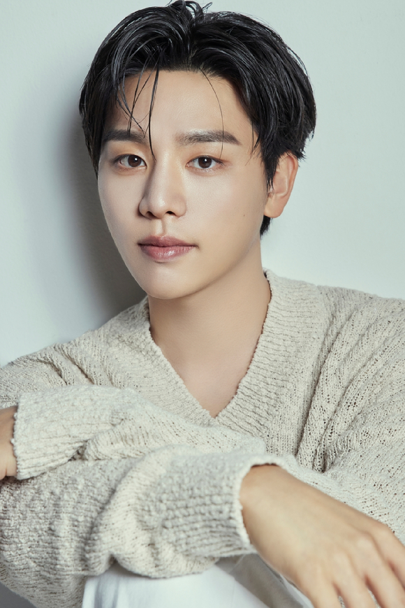 김우석 프로필 [사진=에일리언컴퍼니]