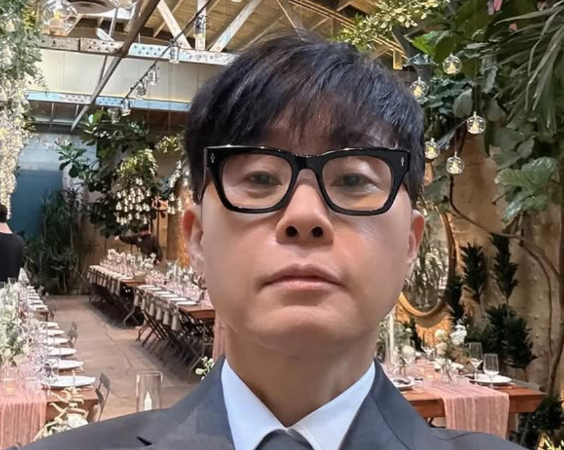 최근 일부 보수 성향 누리꾼들이 가수 이승환을 미국 CIA에 신고했다고 주장한 가운데, 이승환이 조카 결혼식 참석 차 미국에 입국한 사실을 공개하며 "CIA나 HTML에 의해 입국 거부를 당하진 않았다"고 밝혔다. [사진=이승환 인스타그램]