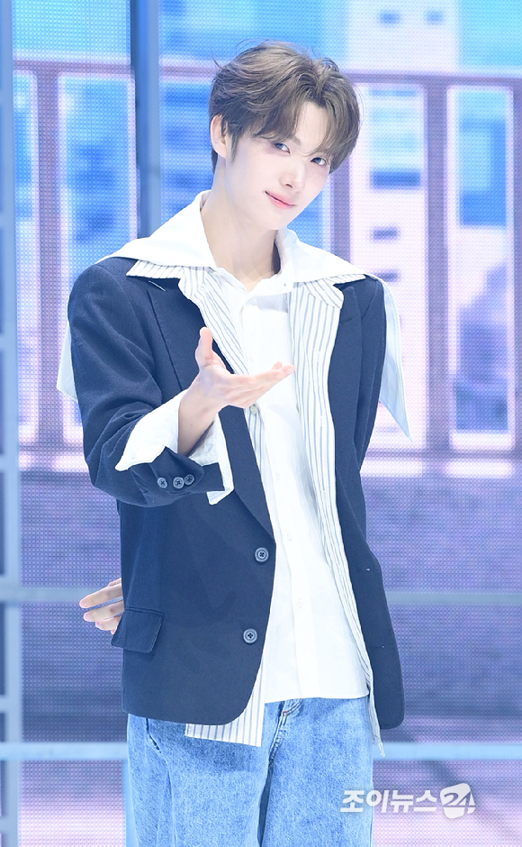 그룹 투어스 영재가 27일 오후 서울 광진구 광장동 예스24라이브홀에서 열린 투어스(TWS) 미니 5집 'NO TRAGEDY' 발매 기념 쇼케이스에서 참석하고 있다. [사진=정소희 기자]