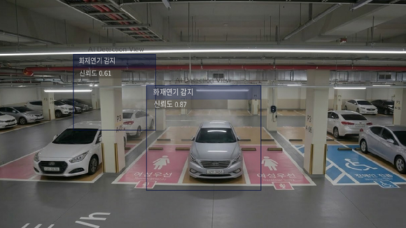 인공지능(AI) 기반 화재감지 CCTV를 통해 화재연기가 감지됐을 경우 모니터 예시 이미지. [사진=GS건설]