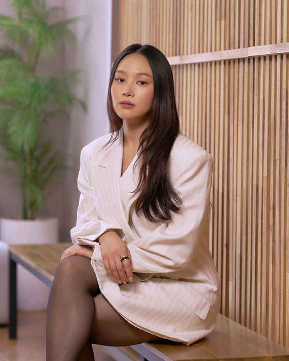 배우 하예린이 넷플릭스 시리즈 '브리저튼4' 간담회에 앞서 포즈를 취하고 있다. [사진=넷플릭스]