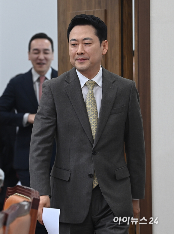 장동혁 국민의힘 대표가 19일 서울 여의도 국회에서 열린 최고위원회의에 참석하고 있다. [사진=곽영래 기자]