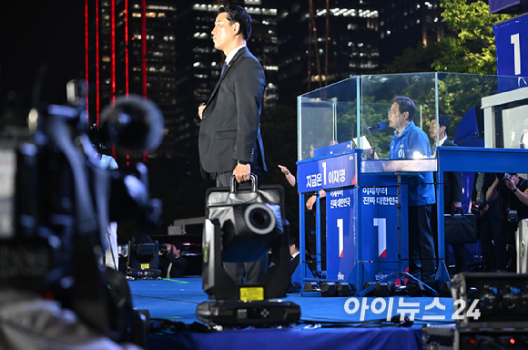 이재명 더불어민주당 대통령 선거 후보가 2일 서울 영등포구 여의도공원에서 열린 피날레 유세에서 연설하고 있다. [사진=곽영래 기자]