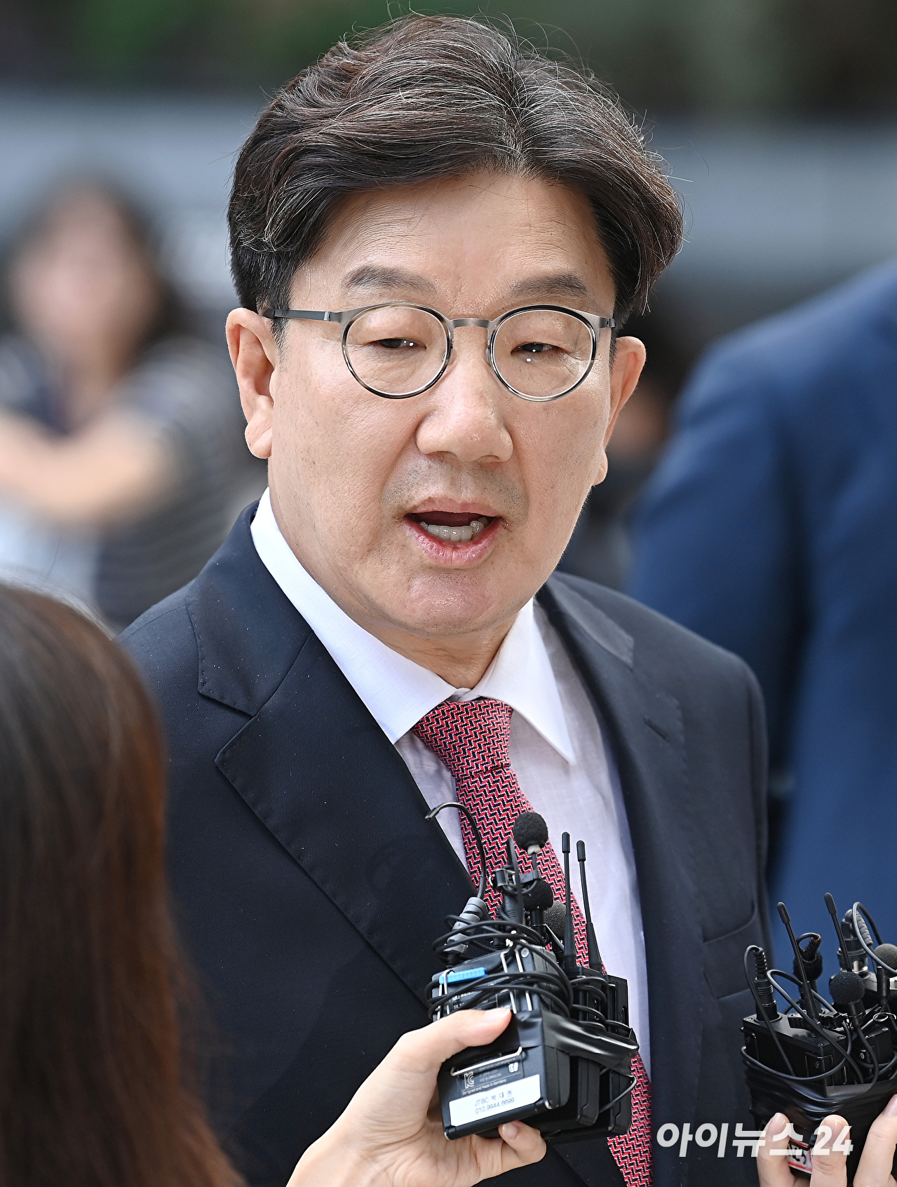 권성동 국민의힘 의원이 27일 오전 서울 종로구에 마련된 김건희 특검팀(특별검사 민중기) 사무실로 통일교 부정 청탁 의혹 관련 조사를 받기 위해 출석하고 있다. [사진=곽영래 기자]