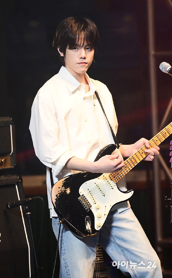 21일 서울 송파구 서울특별시교육청 학생체육관에서 '2026 JOY콘서트 - 보이스 오브 스프링(Voice of spring)'이 열렸다. 밴드 엔플라잉, 소란, 에이엠피가 멋진 무대를 선보이고 있다. [사진=정소희 기자]