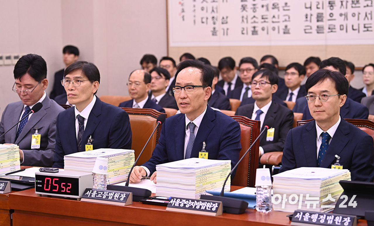Photo : 아이뉴스24 Le président Lee Jae-myung au centre d'une polémique sur sa suspension de procès