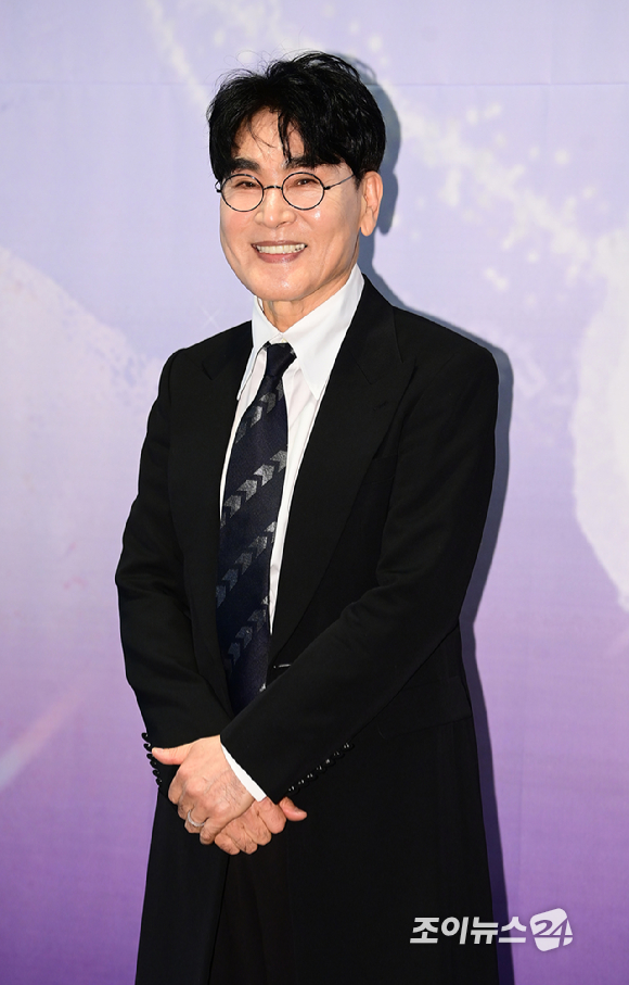 가수 조항조가 5일 오후 서울 마포구 상암동 스탠포드호텔에서 열린&nbsp;이미자 전통가요 헌정 공연 '맥(脈)을 이음' 기자간담회에 참석하고 있다. [사진=정소희 기자]
