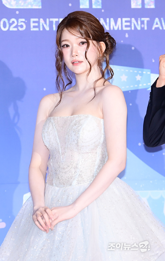 '극한84' 빌리 츠키가 29일 오후 서울 마포구 MBC 사옥에서 열린 '2025 MBC 방송연예대상' 포토월 행사에 참석하고 있다. [사진=정소희 기자]