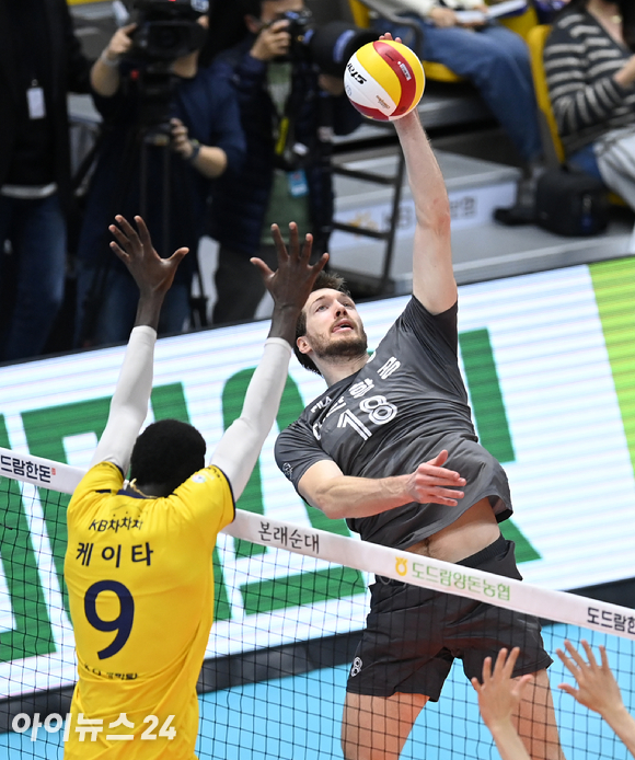 대한항공은 2021-22시즌 도드람 V리그에서 2년 연속 통합우승을 달성했다. 이는 남자부 기준 삼성화재에 이어 역대 두 번째다. [사진=김성진 기자]