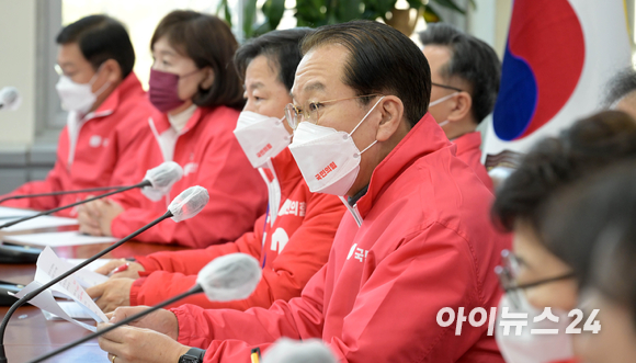 국민의힘 권영세 선거대책본부장이 24일 오전 국회에서 열린 선거대책본부 전체회의에서 발언하고 있다. [사진=김성진 기자]