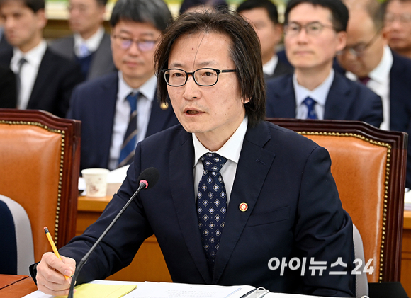 주병기 공정거래위원장이 11일 국회에서 열린 정무위원회 전체회의에서 발언하고 있다. [사진=곽영래 기자]