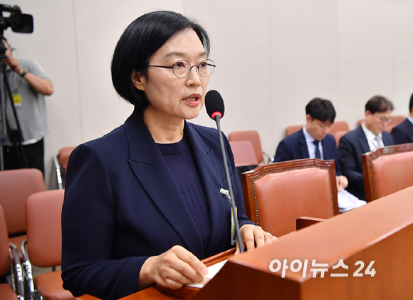 한성숙 중소벤처기업부 장관 후보자가 15일 오전 서울 여의도 국회 산업통산자원중소벤처기업위원회에서 열린 인사청문회에서 모두발언을 하고 있다. [사진=곽영래 기자]