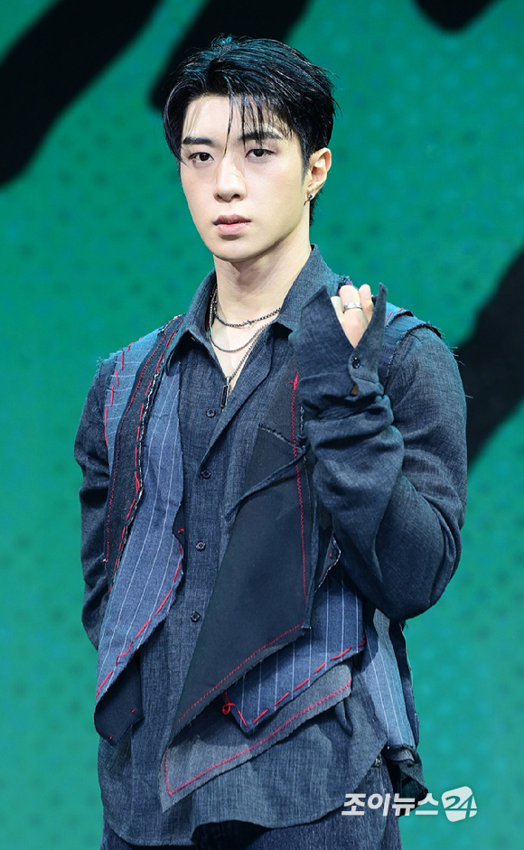 그룹 온앤오프 와이엇이 17일 서울 마포구 상암동 큐브컨벤션에서 진행된 ONF(온앤오프) 정규 2집 Part.2 'ONF:MY SELF' 쇼케이스에 참석하고 있다. [사진=정소희 기자]