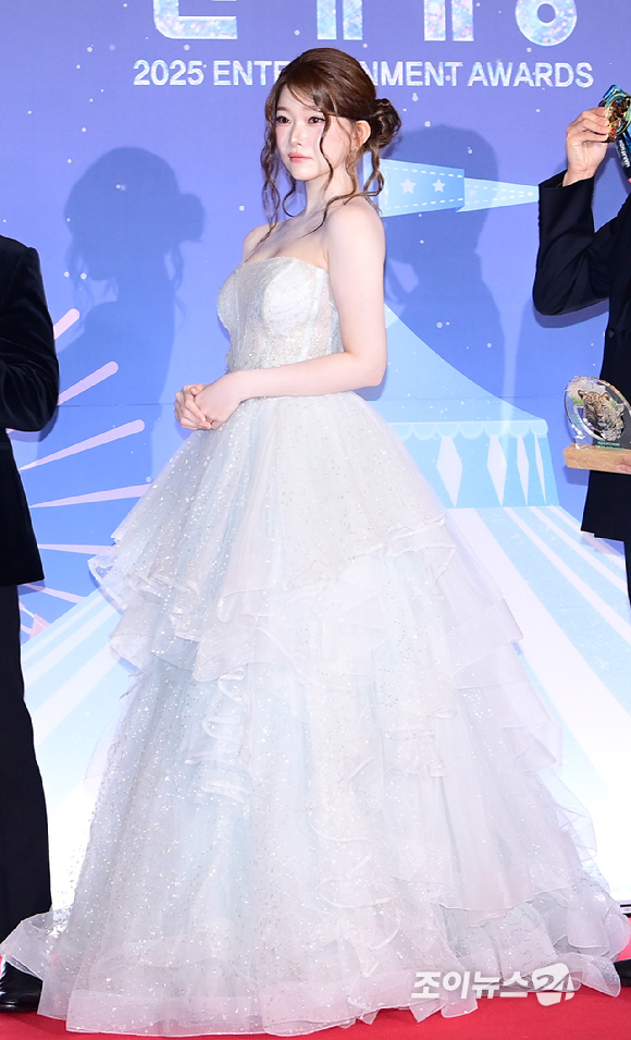 '극한84' 빌리 츠키가 29일 오후 서울 마포구 MBC 사옥에서 열린 '2025 MBC 방송연예대상' 포토월 행사에 참석하고 있다. [사진=정소희 기자]