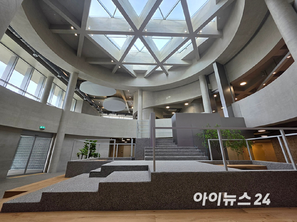 영림원소프트랩 글로벌 R&D 센터 '와이 스페이스' 연구동 외관. [사진=영림원소프트랩]