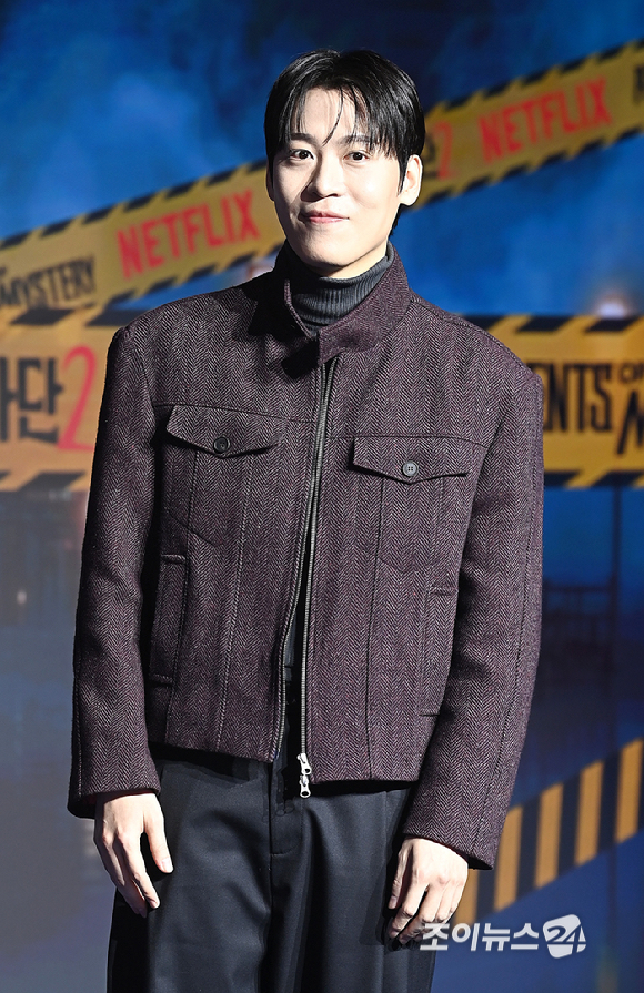 가수 존박이 19일 오전 서울 마포구 호텔 나루 서울 엠갤러리에서 열린 넷플릭스 예능프로그램 '미스터리 수사단 시즌2&rsquo;의 제작발표회에서 포즈를 취하고 있다. [사진=곽영래 기자]