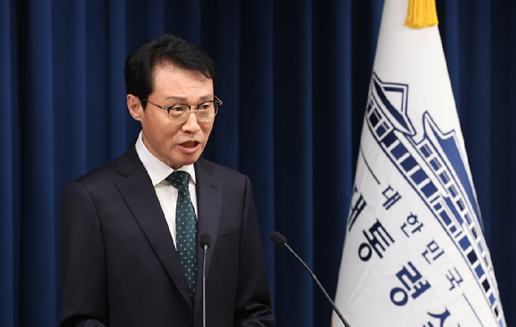 이규연 홍보소통수석이 7일 용산 대통령실에서 인천 계양구 맨홀 사고 관련 이재명 대통령 지시사항 브리핑을 하고 있다. 2025.7.7 [사진=연합뉴스]