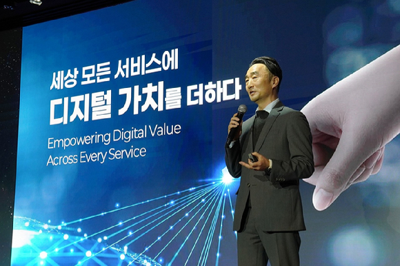 이상윤 한국금거래소디지털에셋&middot;크레더 대표가 &lsquo;월드크립토포럼&rsquo;에서 &lsquo;금본위 통장 서비스&rsquo;의 출시 배경을 설명하고 있다. [사진=아이티센]